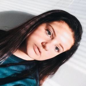 Meet your Posher, Dominique